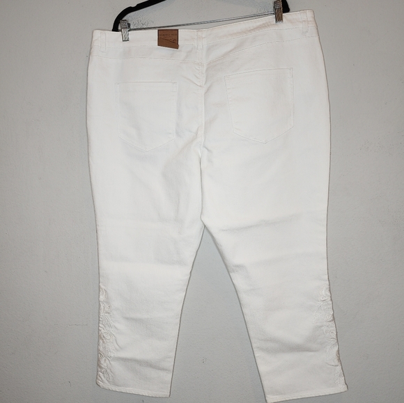 NWT Coldwater Creek Embroidered White Ankle Stretch Denim Jeans Size 20 - Picture 9 of 16